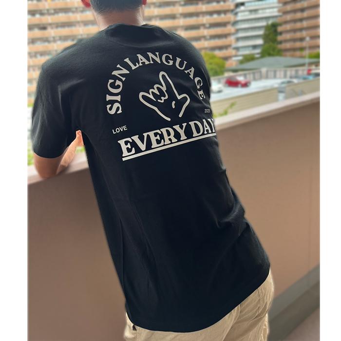 手話 I LOVE YOU 背面デザイン黒Tシャツ|SIGN LANGUAGE EVERY DAY