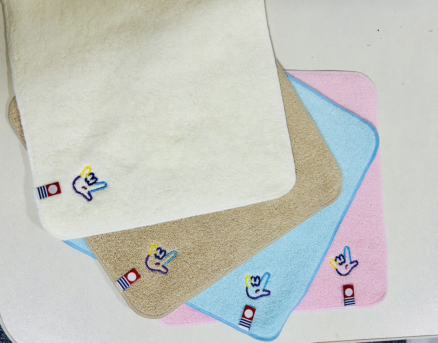手話 I LOVE YOU 刺繍 今治タオルハンカチ|ミニ 22×22cm